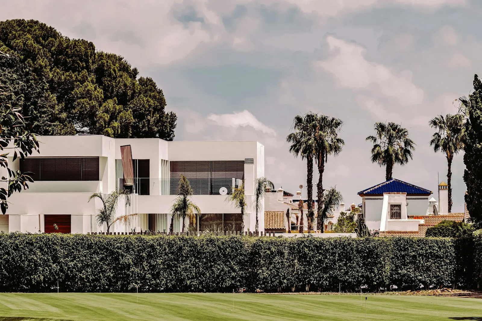 Exclusiva casa de 4 dormitorios en Colonia Los Pinares - Portada